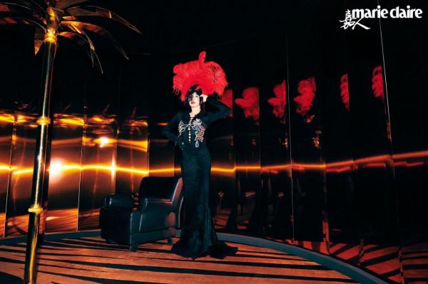 舒淇《嘉人》2022開年封封面釋出 心有猛虎細嗅薔薇