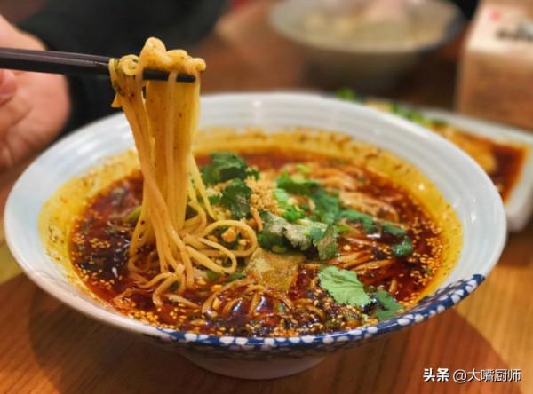 曾火爆的重慶小面，為何火不起來了？不是味道差，內行人說出原因