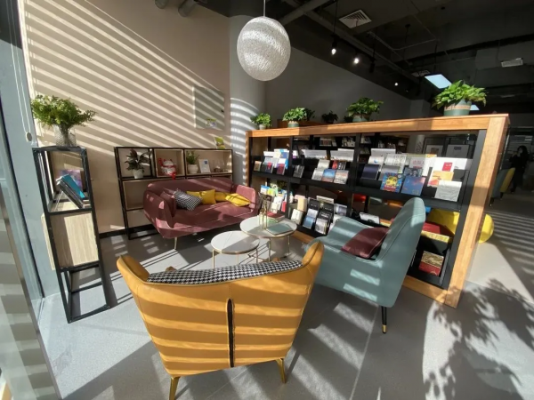 感受秋日讀書氣，打卡溫暖的書店