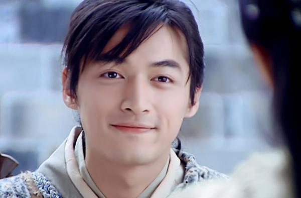 23歲爆紅27歲車禍，靠實力翻紅，十幾年默默做公益，胡歌成名史