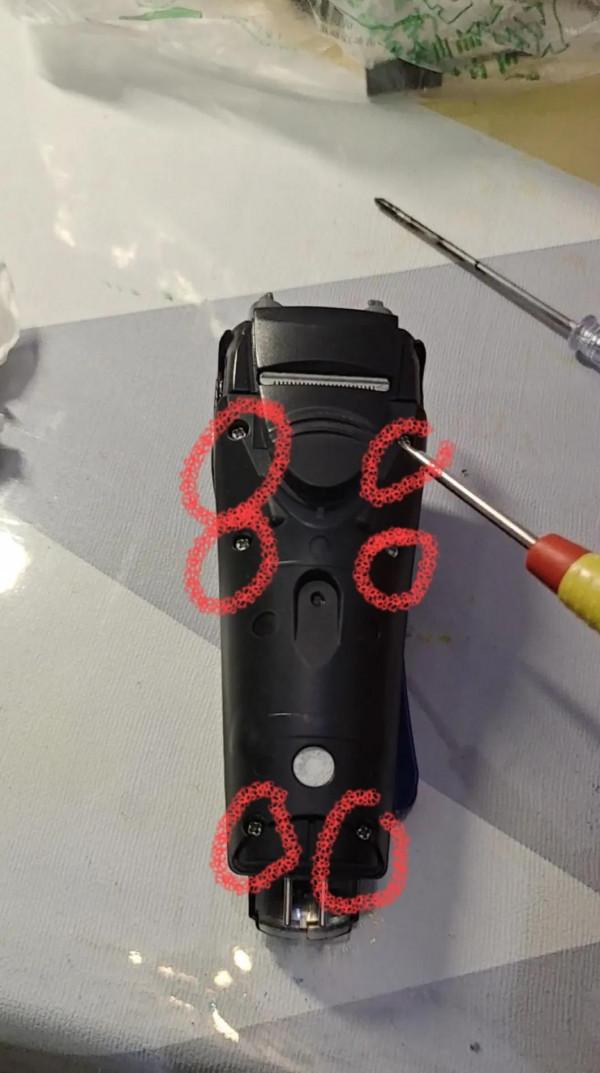 飛科FS373剃鬚刀如何更換電池