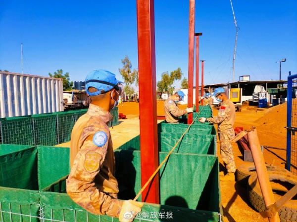 我赴馬裡維和工兵分隊執行修建埃及憲兵部隊彈藥庫任務