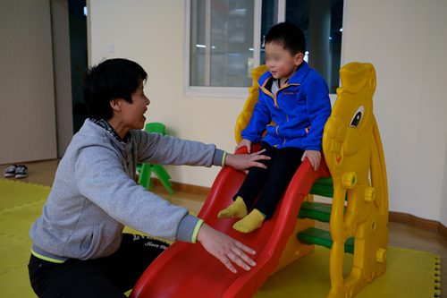 這個階段的兒童,具有相對較穩定的注意力和基本的模仿能力 這個階段的兒童,具有相對較穩定的注意力和基本的模仿能力