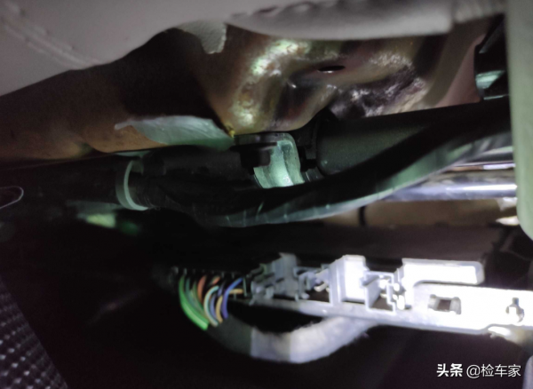 車商不敢收,車主心頭肉,兩萬塊買臺十五年的美系豪車值不值? 車商不敢收,車主心頭肉,兩萬塊買臺十五年的美系豪車值不值?