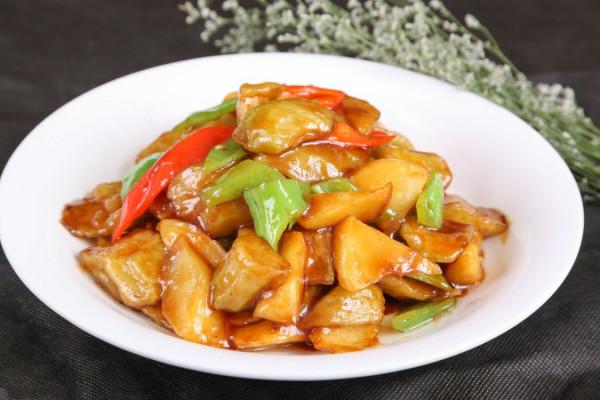 黑龍江、吉林、遼寧有啥“硬菜”？10道東北菜開眼界了，真解饞啊