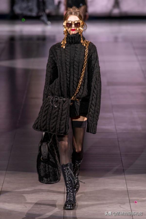 女人過了40，別刻意裝嫩！這3種打扮要不得，讓人笑話還沒氣質