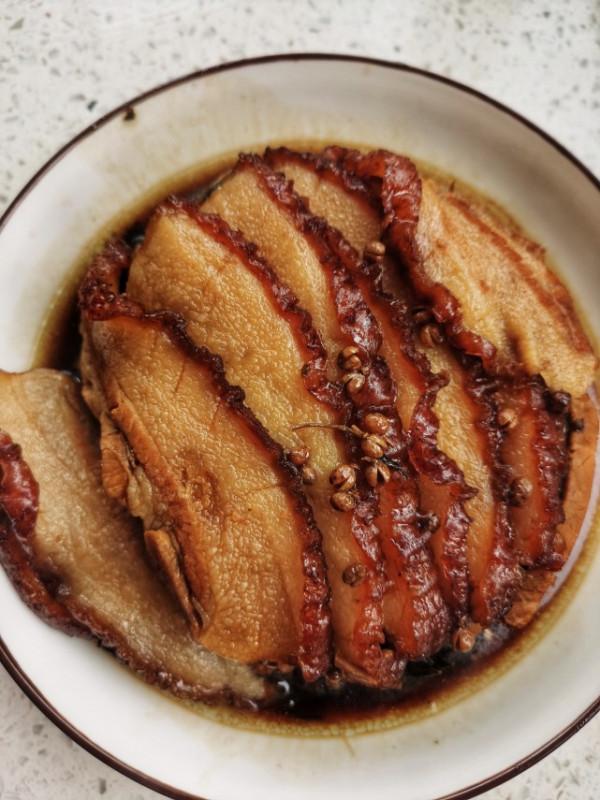 7小時燉6碗！北方大姐過年在家做梅乾菜扣肉，和你那做法一樣不？