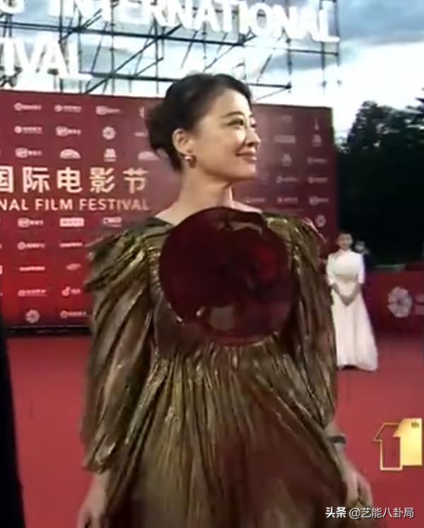 北影開幕紅毯:明星們是怎麼做到,高定禮服一件比一件醜的? 北影開幕紅毯:明星們是怎麼做到,高定禮服一件比一件醜的?