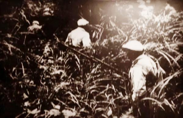 戰士抽菸有一個小習慣,無意中讓追捕多日的匪首自投羅網 戰士抽菸有一個小習慣,無意中讓追捕多日的匪首自投羅網