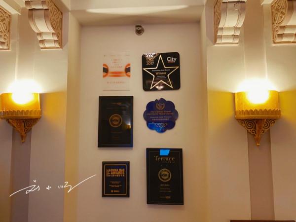 實拍上海和平飯店“下午茶”,邊喝茶邊看外灘,兩人要花一千多塊 實拍上海和平飯店“下午茶”,邊喝茶邊看外灘,兩人要花一千多塊