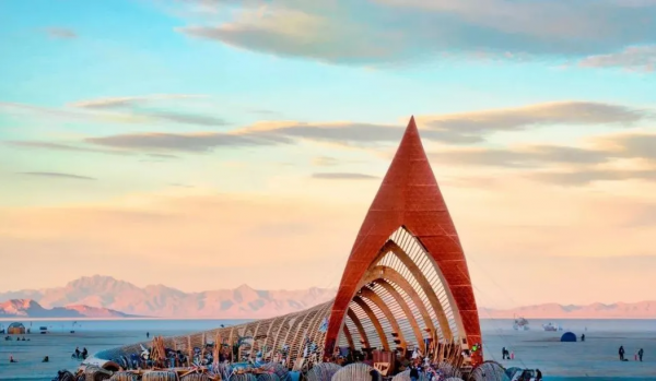 火人節，何以成為黑石沙漠裡的魔性圖騰？