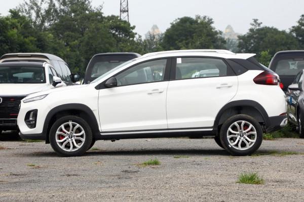 買一臺自動擋的奇瑞瑞虎3x鑽石版選哪個配置價效比高？