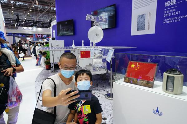 探館！這裡是來自太空的“朋友圈”