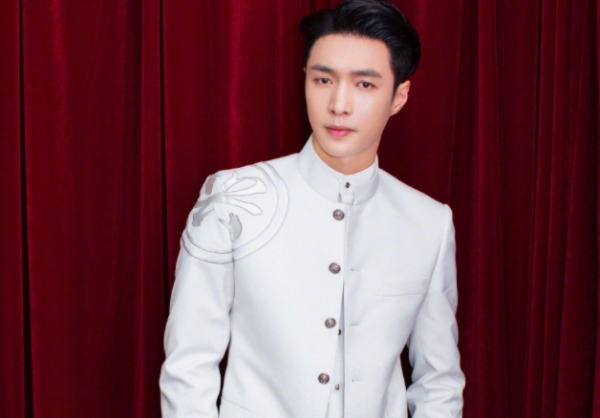 明星也愛編制？關曉彤加入國家話劇院，果然宇宙的盡頭是編制