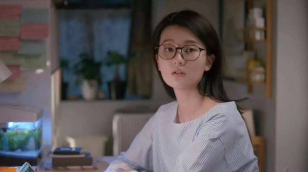 拿高片酬演戲，只會乾瞪眼的塑膠女演員，楊穎在榜上一點也不意外