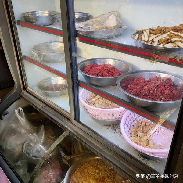 四川大山裡的蒼蠅館子，客人翻山越嶺找來吃，只為一睹老闆娘芳容