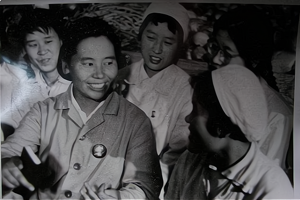 60年代的傳奇女人：從賣菜女工到副國級，跌落谷底後靠創業再翻身
