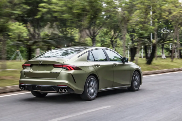 原廠改裝排氣,駕駛氛圍滿分,最近大熱的傳祺影豹到底怎樣? 原廠改裝排氣,駕駛氛圍滿分,最近大熱的傳祺影豹到底怎樣?