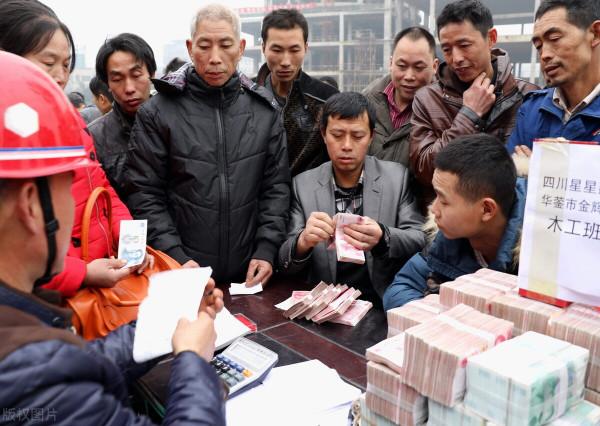 農民工：我三年沒回家，不是不配合就地過年，而是思鄉之情太炙熱