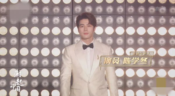 大型晚會明星“現原形”，佟麗婭造型好古怪，楊洋的顏值去哪了？