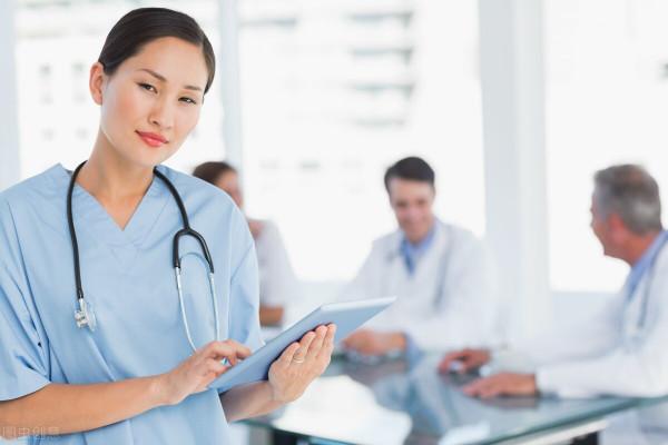 英國男孩討好漂亮女友，編造富二代謊言，10年前被揭穿後殺害父母