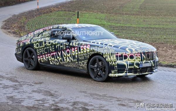 玩家講述｜賓利首款純電車型2025年上市 搭載感應充電+固態電池？