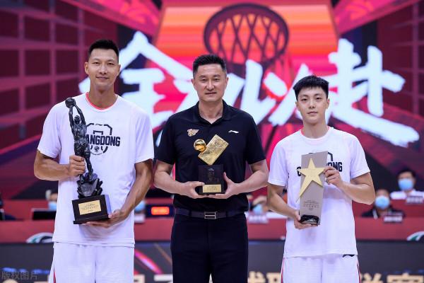 杜鋒為何能在廣東取得成功？感謝兩大教練，別人學不來的馭人之術