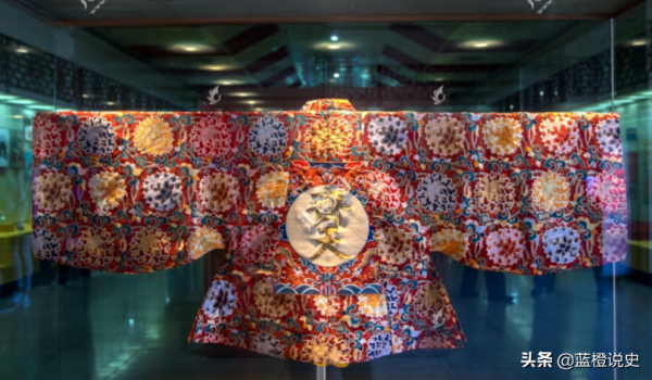 明定陵開棺全紀實:一帝二後皆剩骨架,陪葬寶物令人驚歎 明定陵開棺全紀實:一帝二後皆剩骨架,陪葬寶物令人驚歎