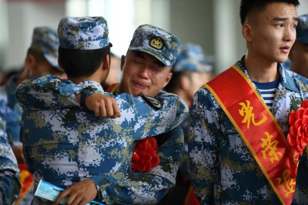 你守礁衛國數載歲月,我護你返鄉萬里航程! 你守礁衛國數載歲月,我護你返鄉萬里航程!