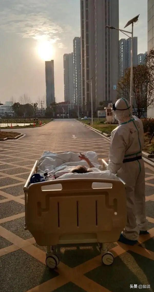 迪士尼“逆行煙花”下的中國式浪漫 迪士尼“逆行煙花”下的中國式浪漫