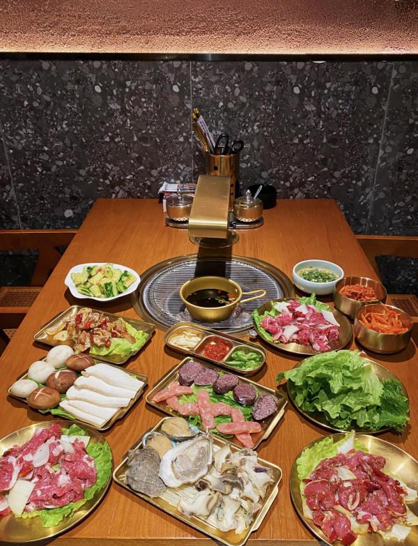 紫薇路上排隊都要吃的朝鮮烤肉！大口吃肉大口喝酒，全都安排上