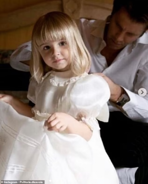 18歲網紅或將成未來義大利女王？千年首位女王儲，打算復辟王室？