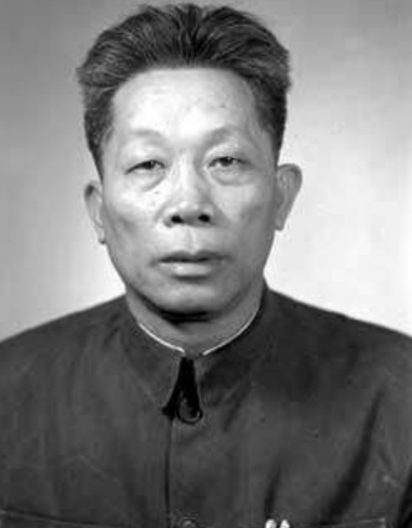 條件最苦的解放軍縱隊:1949年開國大典時,還穿著紅軍軍服作戰 條件最苦的解放軍縱隊:1949年開國大典時,還穿著紅軍軍服作戰