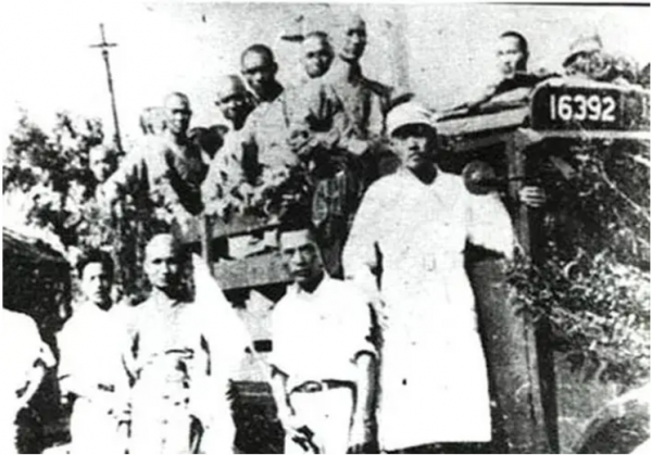 1963年，趙樸初寫了首詩被人送到毛主席手裡，主席看後拍手叫好