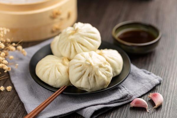 秋天，家裡有它的別扔掉，拿來蒸包子太好吃了，鮮香軟嫩野味十足