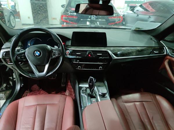 朋友嘴裡的偽豪車，32萬買輛18年的寶馬5系，回家過年頂用嗎？