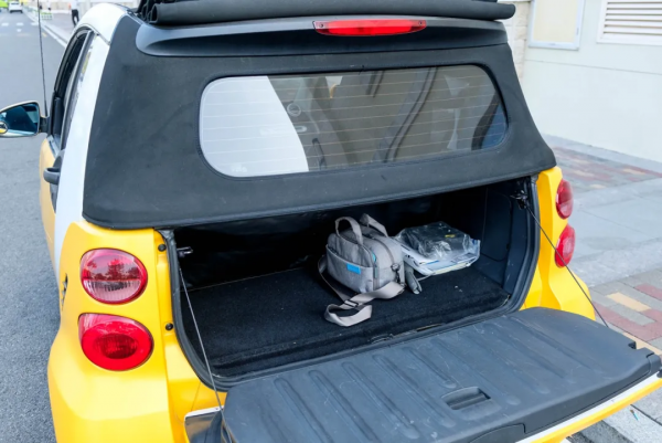 「阿站長開車」嚮往天空自由的小可愛——二手 敞篷SMART