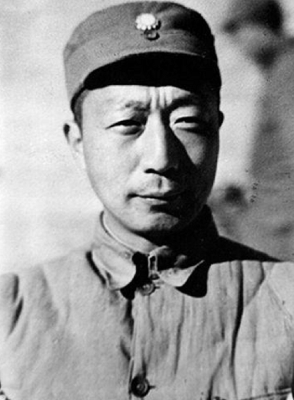 1987年，鄧小平欲辭去軍委主席，聶榮臻反對：沒有他軍隊會亂的