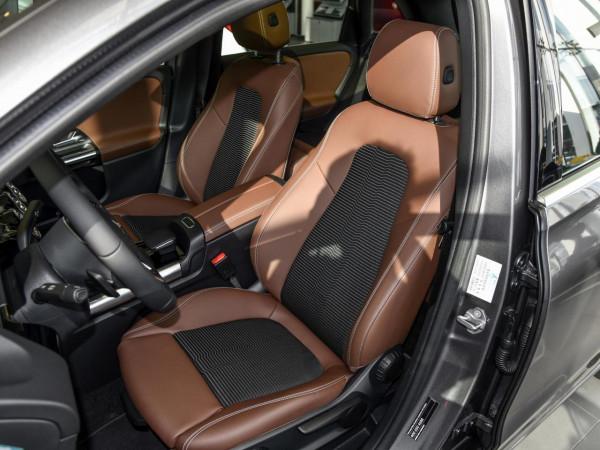 入門的進口豪華轎車，價格低，空間不小，油耗5.9L，實拍賓士B級