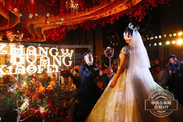 長春亞泰“一生一隊”老隊長張笑飛大婚禮成