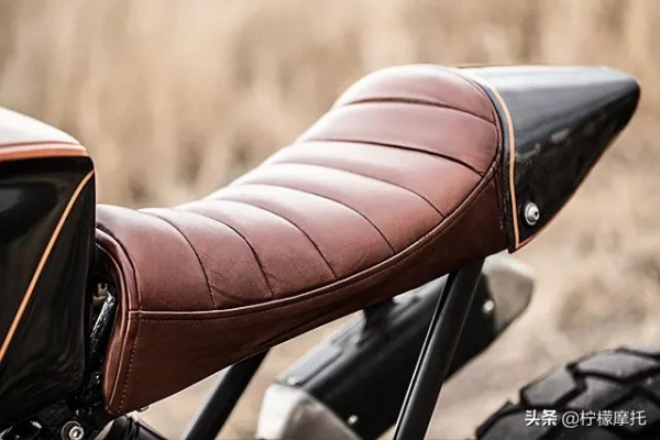 從土裡跑出來的KTM越野車