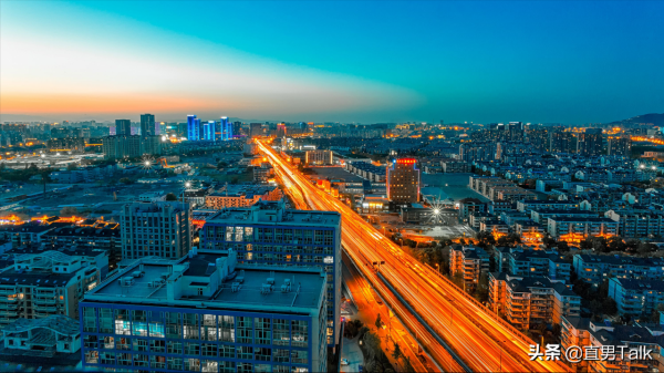 地產風雲四十年:王健林斷臂求生,黃金時代的最後輓歌 地產風雲四十年:王健林斷臂求生,黃金時代的最後輓歌