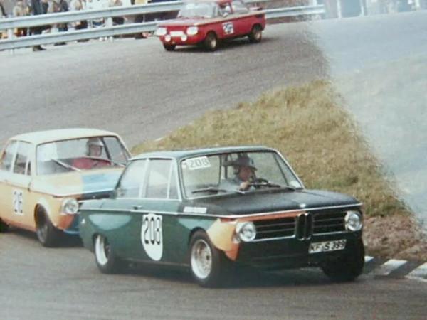 第一款使用渦輪增壓的量產寶馬車，1974年寶馬2002 Turbo