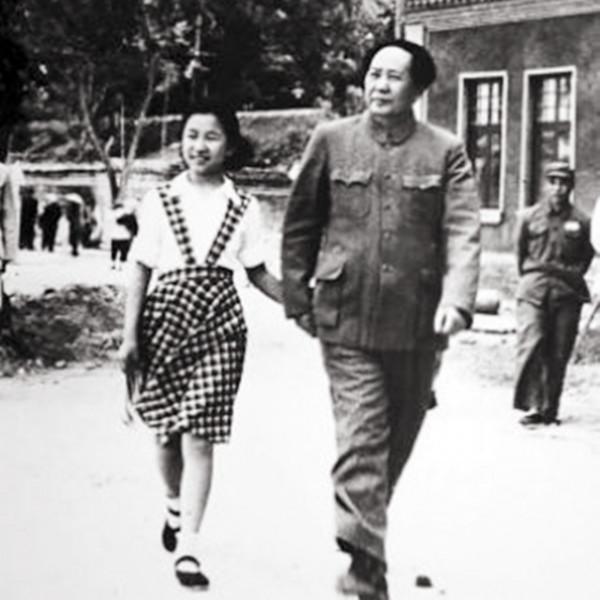 李訥離婚後首見父親，毛主席視力下滑心疼落淚：讓爸爸摸摸娃的臉