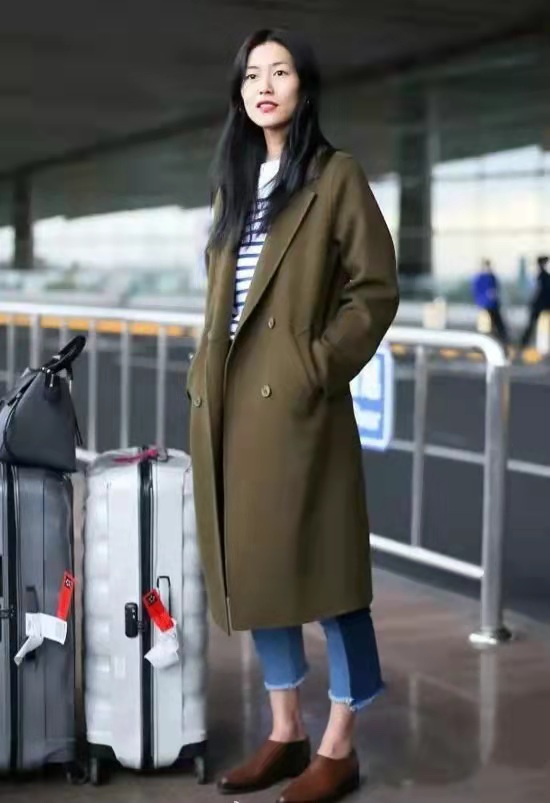 楊冪同款軍大衣時尚穿搭,高圓圓甜美,江疏影高冷,劉雯輕鬆駕馭 楊冪同款軍大衣時尚穿搭,高圓圓甜美,江疏影高冷,劉雯輕鬆駕馭