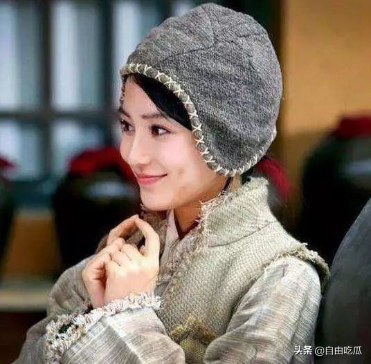 蔡少芬爆料90年代拍戲為了保持造型一個月洗一次頭：真的會長跳蚤