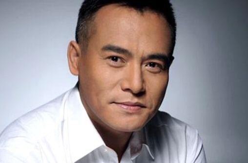 演員張永剛：母親累死，父親又賣血離世，今被丈母孃當親兒子