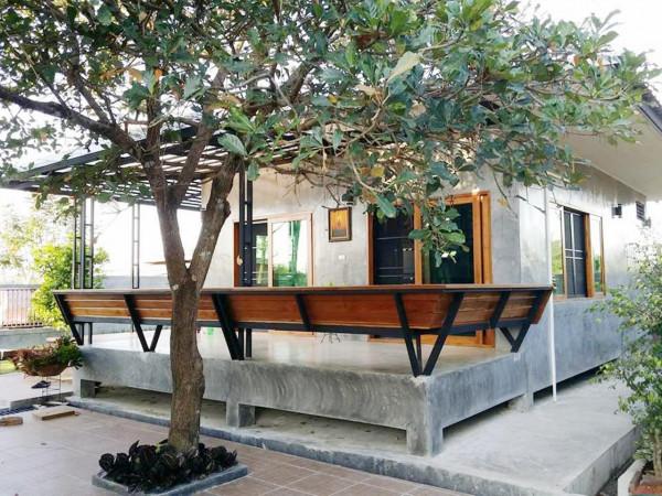 圍著門廊搭建一圈U型雨棚，好處只增不減，這算不上違建了吧？