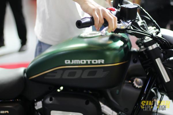 重慶摩博會 錢江釋出最新逸550與閃300s 復古與巡航逸起閃耀 重慶摩博會 錢江釋出最新逸550與閃300s 復古與巡航逸起閃耀