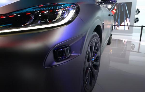 往車的中控裡塞這麼多功能，極狐到底在圖啥？